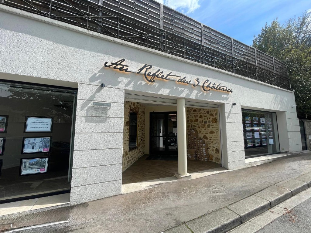 Façade de l'agence Au Reflet des 3 Châteaux